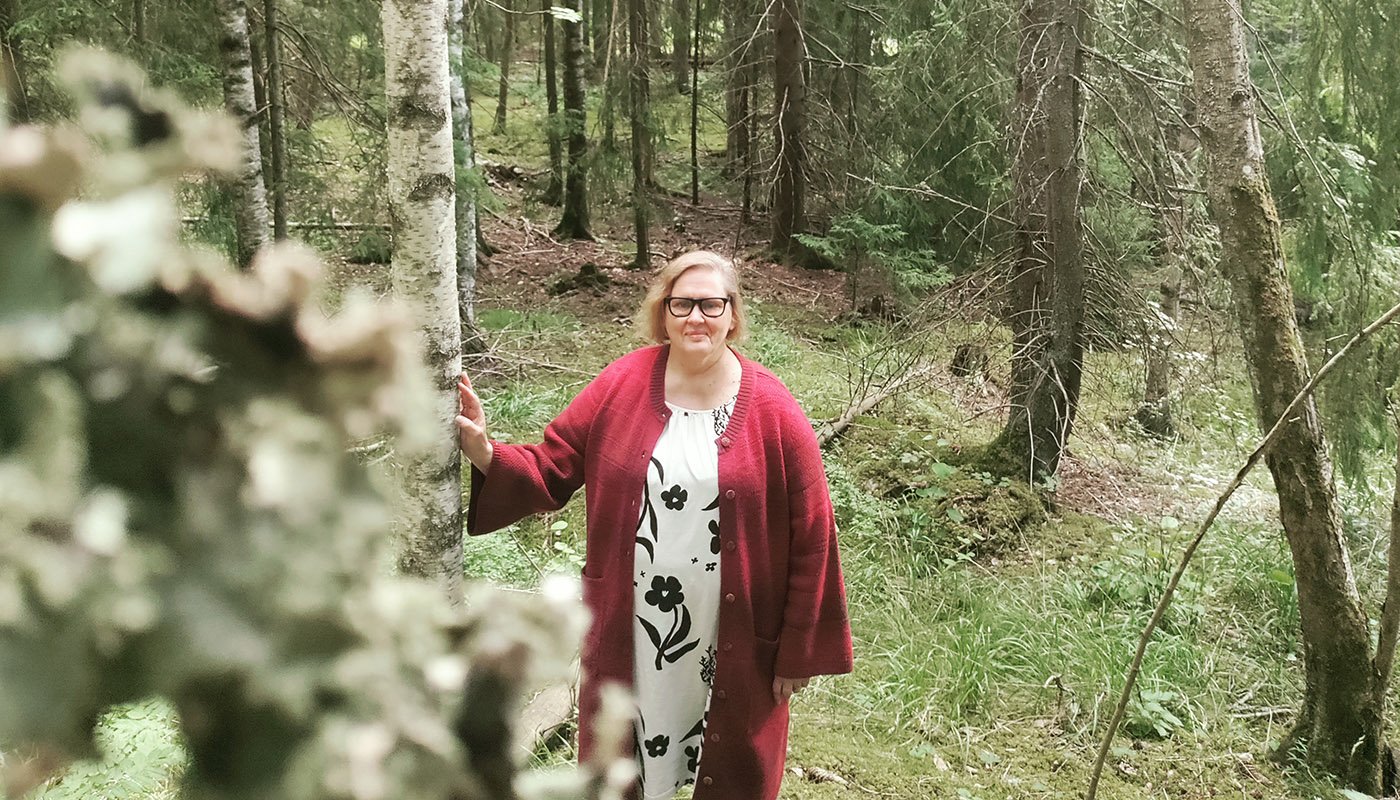  Tiina Saari i skogen