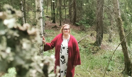  Tiina Saari i skogen