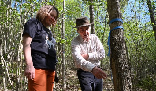 Riikka Otsamo och Risto Kuittinen i ekskogen.