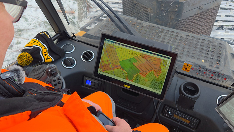 I hyttens förarhytt syns drivningsduglighetskartan på skärmen.